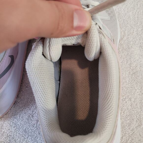 Nike MC Trainer Shoes Womens 9.5 White Pink Athletic Training Running Sneakers - Picture 9 of 10